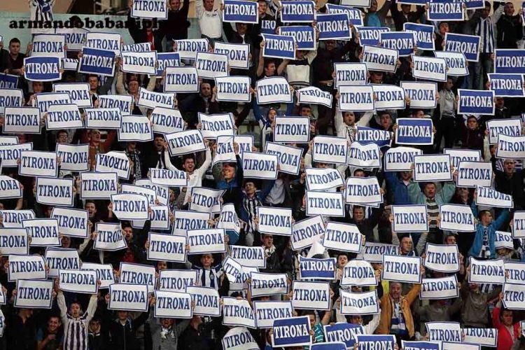 Futbollistët e Tiranës luten në xhami para ndeshjes me Vllazninë [FOTO]