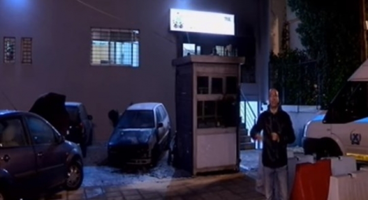 Një rajon policie në Athinë është sulmuar me bomba molotov mëngjesin e sotëm, raportohen dëme të shumta materiale