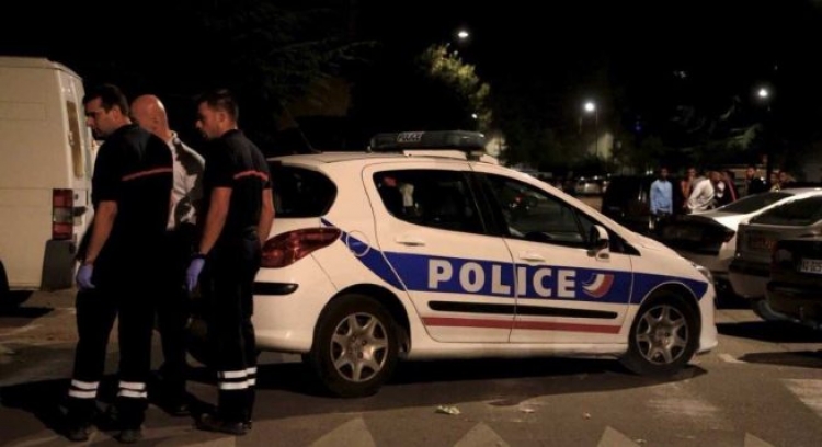 Francë, persona të armatosur hapin zjarr ndaj besimtarëve që po dilnin nga xhamia