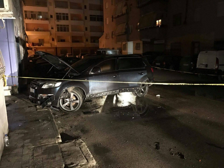 Tronditet Burreli, tritoli hedh në erë makinat e biznesmenit, s’ka të lënduar