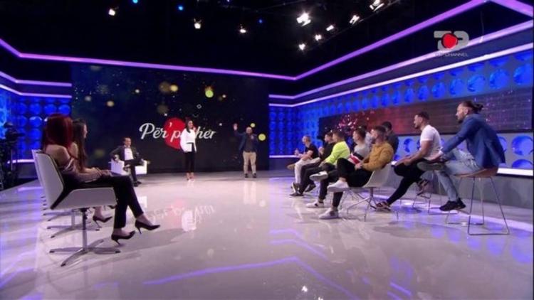 I publikoi fotot intime në shtrat, dy ish-konkurrentët e “Për’puthen” do të përballen në gjykatë