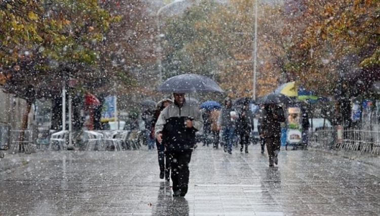 Troket acari, shi dhe ulje temperaturash në të gjithë vendin