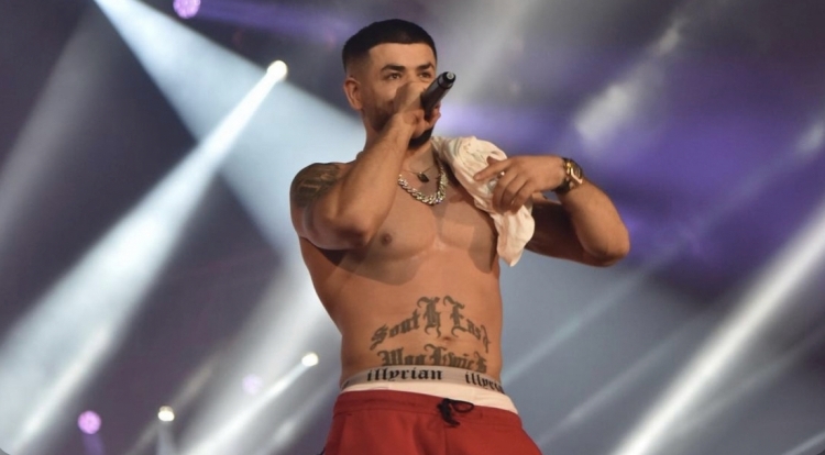 Këngëtari i njohur shqiptar ia dedikon karrierën Noizy-t: Më ngriti në këmbë kur isha i “paralizuar”