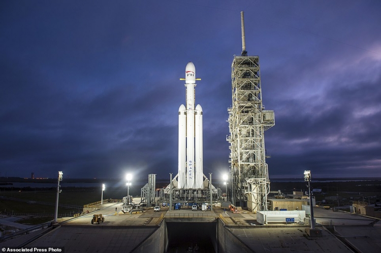 'Falcon' gati për në Mars. Space X nis raketën më të fuqishme në botë