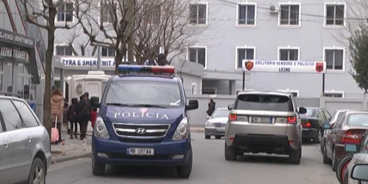 Lezhë, qëllohet drejt godinës së Njësisë Administrative Blinisht, s'ka të lënduar