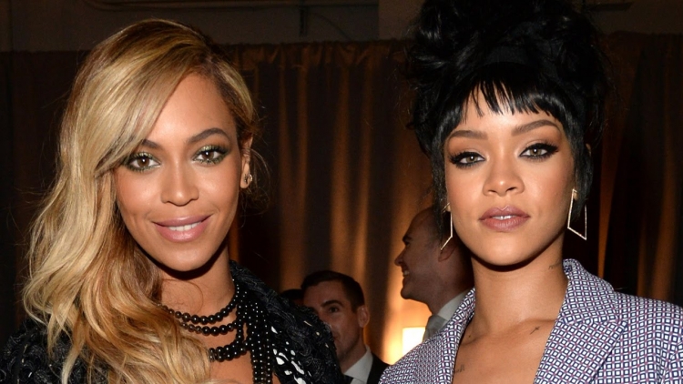 Grindje mes Rihanna dhe Beyonce? RiRi sqaron gjithçka [FOTO]