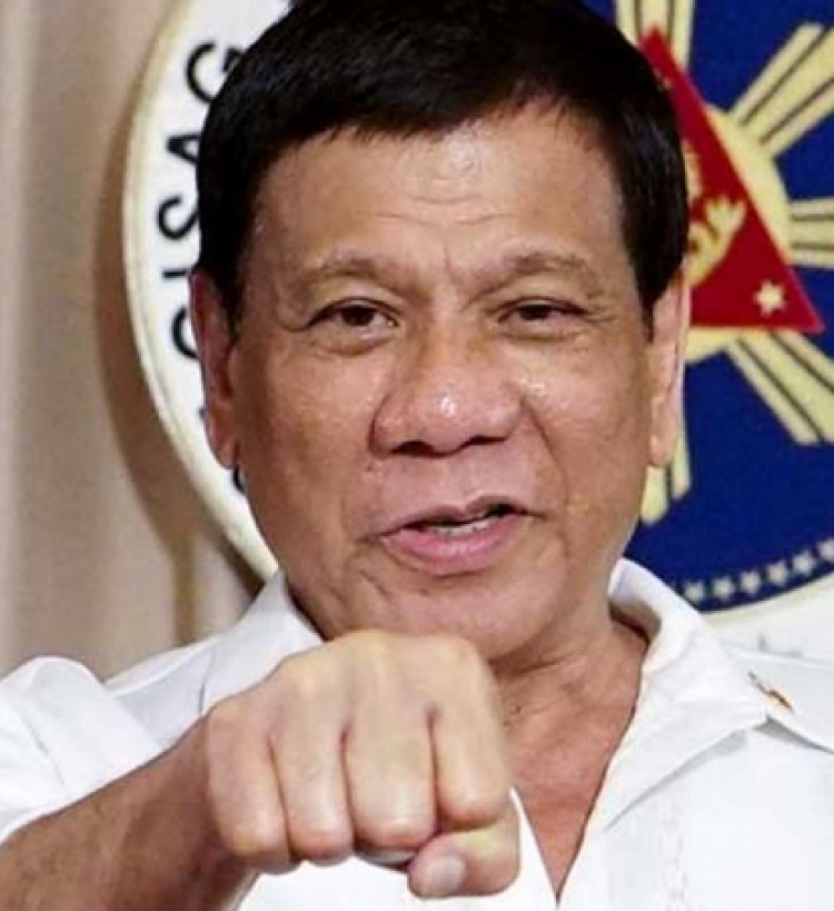 Lufta kundër drogës, Duterte nën hetim: Më vrisni, mos më burgosni