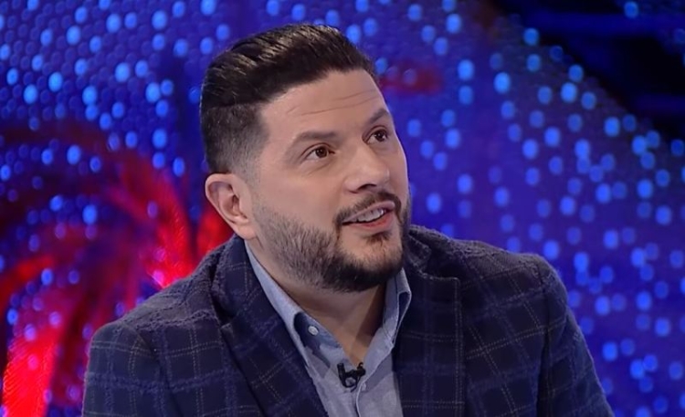 ''Merr fund pritja!'', Ermal Mamaqi rikthehet në ekran pas shumë vitesh, mësohet emisioni dhe roli që do të ketë