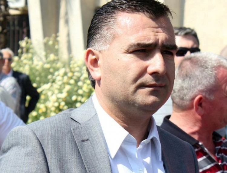 Ish deputeti socialist Arben Ndoka reagon ndaj ish-kryeministrit Berisha: “Plak injorant, vrasës”