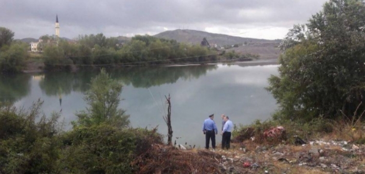 Gjendet i mbytur një burrë 70-vjeç në lumin Tragjaz në Vlorë