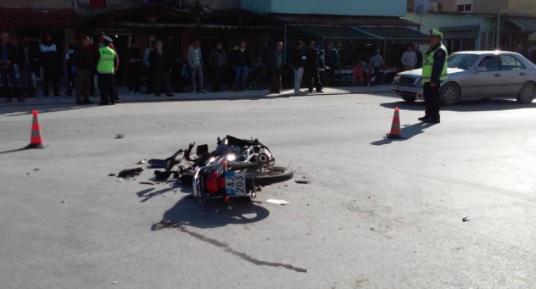 Përplasen dy motorat, një i vdekur dhe një i plagosur në Shkodër