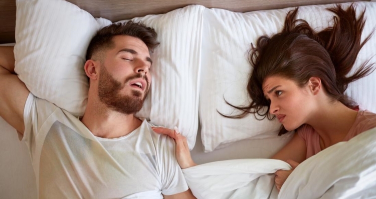 'Nuk mund të zgjasë më shumë se 30 sekonda!' Zbulohet arsyeja PËRSE flasim në gjumë