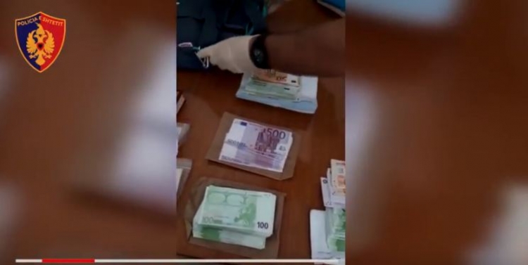 Gjejnë 115 mijë euro, çifti shqiptar i dorëzon në polici [VIDEO]