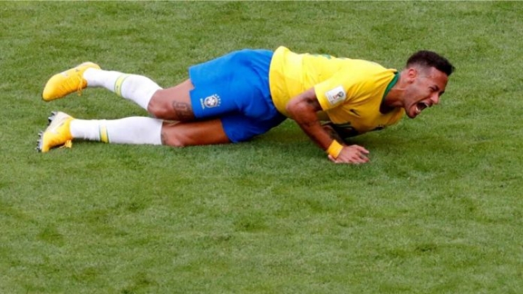 Neymar tallet me fotografët për “rrotullimet e ekzagjëruara” [FOTO]