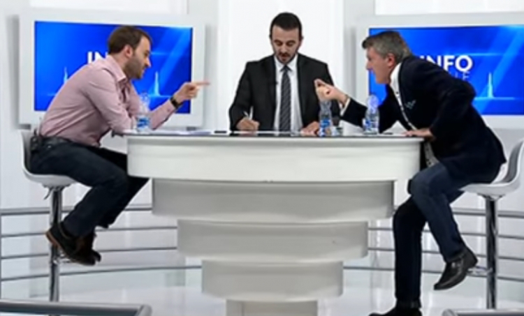 Çudira në Kosovë, dy deputetët grushtohen live në emision [VIDEO]