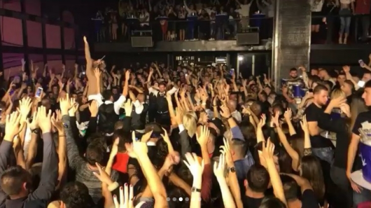 Noizy bën koncert në Tiranë, sherr mes djemve në zonën vip. Ja çfarë ndodhi [FOTO]