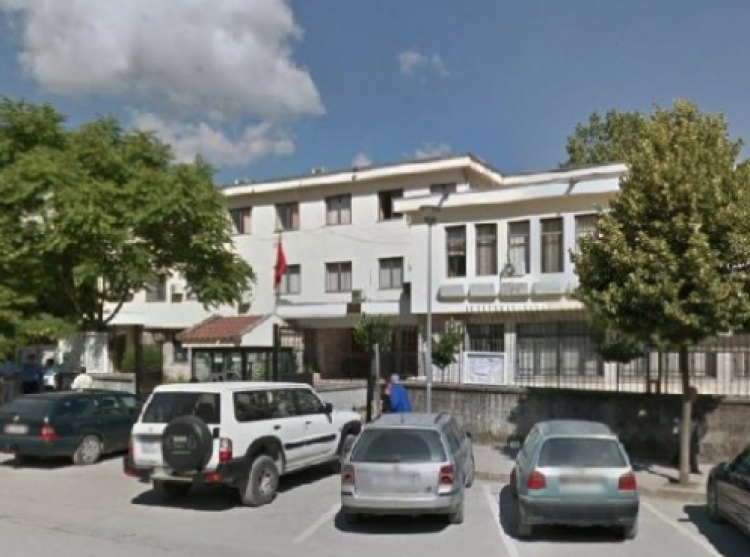 Akuzohet për korrupsion, ndalohet në sallën e gjyqit prokurori i Gjirokastrës [EMRI]