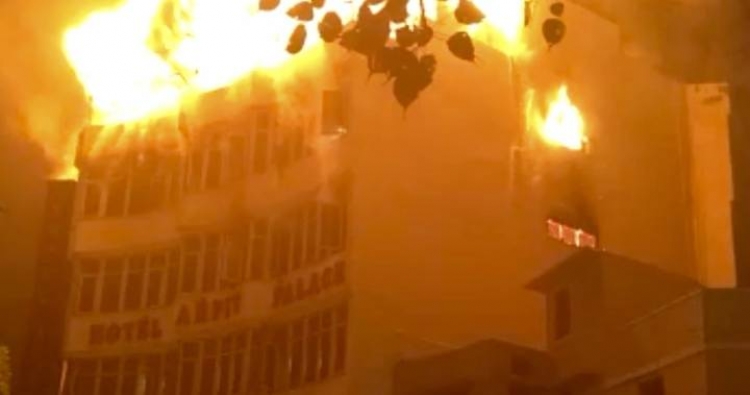 Hidhen nga dritarja për të shpëtuar/ Zjarri masiv në hotel shkakton 17 viktima