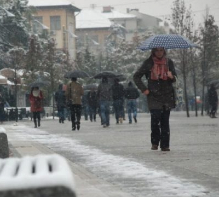 Ulja e temperaturave, borë në Durrës dhe jo vetëm
