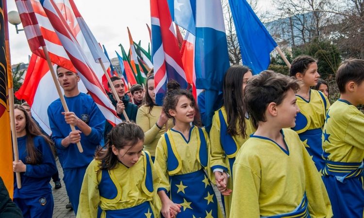 10 vjet Kosovë! Sfidat që 'errësojnë' festimet e Pavarësisë