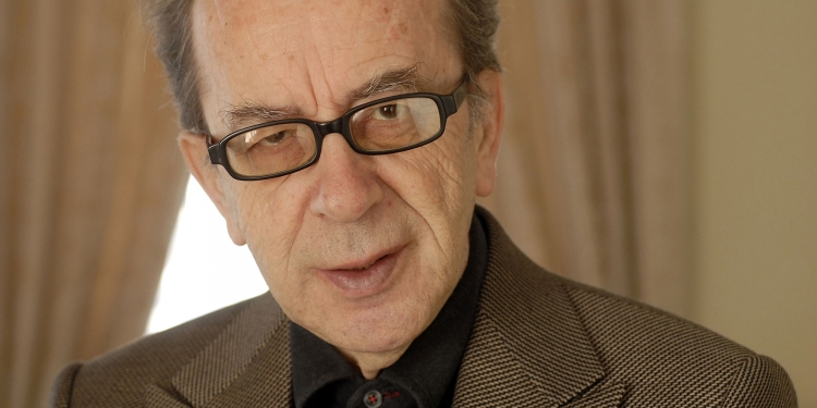 Ismail Kadare vlerësohet me çmimin “Letërsia Shqipe”