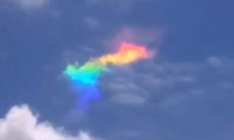 Fenomeni i rrallë pushton qiellin, shfaqet reja ylber[VIDEO]