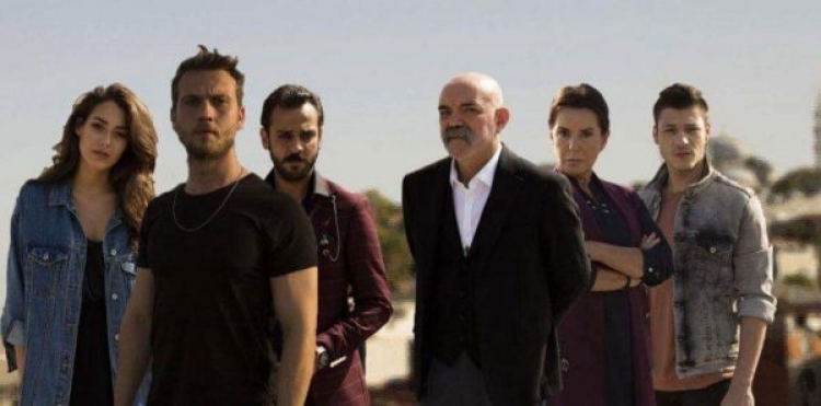 Ylli turk i serialit 'Çukur' do bëhet baba për herë të parë [FOTO]