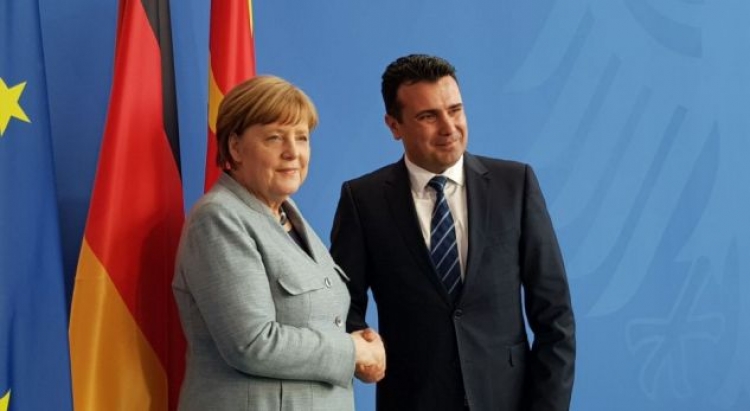 Merkel: Marrëveshja, mundësi historike për Maqedoninë