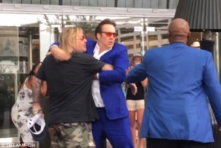 Nicolas Cage dhunon mikun e tij, ja arsyeja