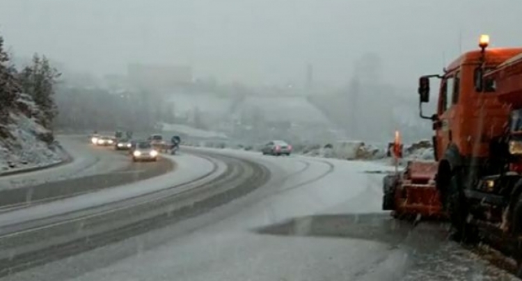 Rëndohet situata nga moti i keq në Elbasan, bllokohen disa fshatra, ndërpritet mësimi në shkolla
