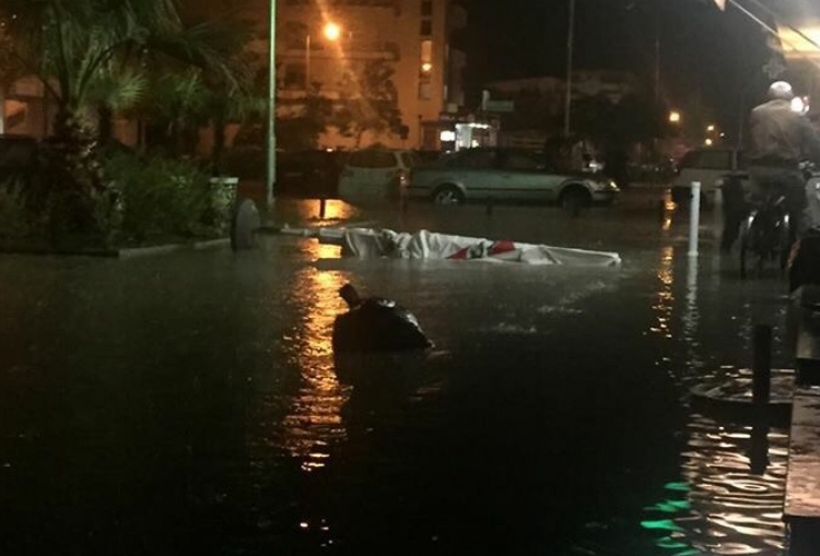 Reshjet, përmbytet qyteti i Gjirokastrës, rrëshqitje dherash në Përmet