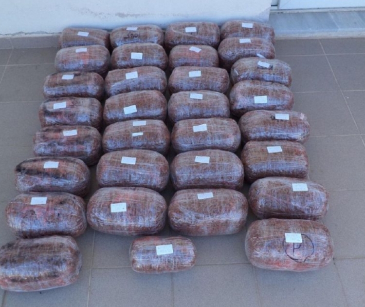 Sarandë, po kalonin 20 kg kanabis drejt Greqisë, arrestohen dy personave