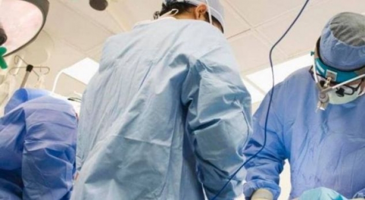 Vdes pacienti pas operacionit, mjeku i QSUT-së nën akuzë