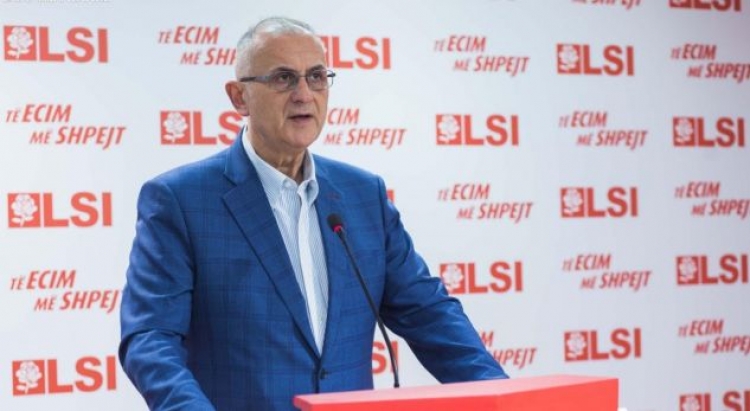 Petrit Vasili reagon ashpër ndaj ambasadores së BE: Kujt Vlahutin duhet t’i besojmë