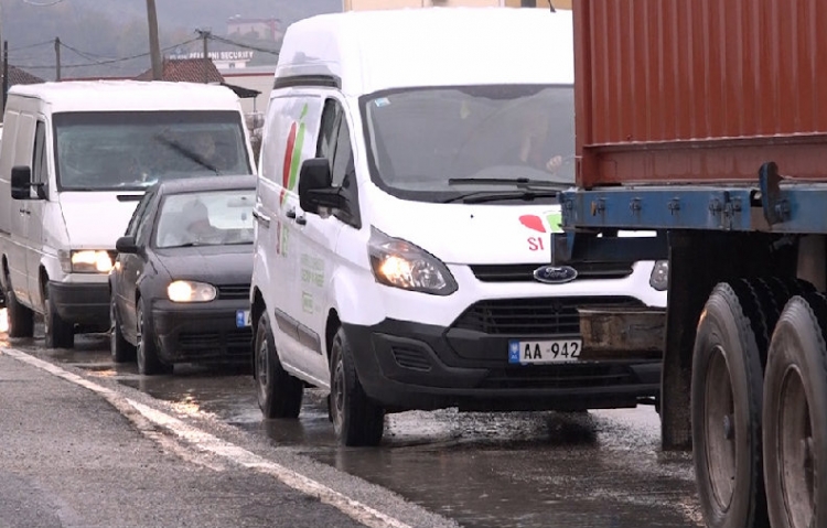 Vëzhgim i IN News, pasojat nga përmbytjet në autostradën Tiranë-Durrës [VIDEO]