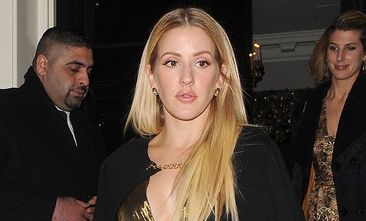 Ellie Goulding i përplasin derën në fytyrë tek zona VIP: Do ia thyej ato dreq turinjsh!