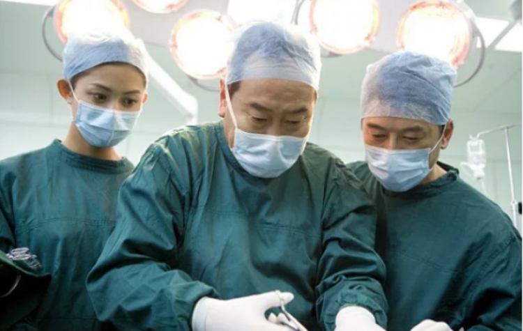 E pabesueshme në Kinë! Doktorët i heqin pacientit 420 gurë nga veshkat[FOTO]