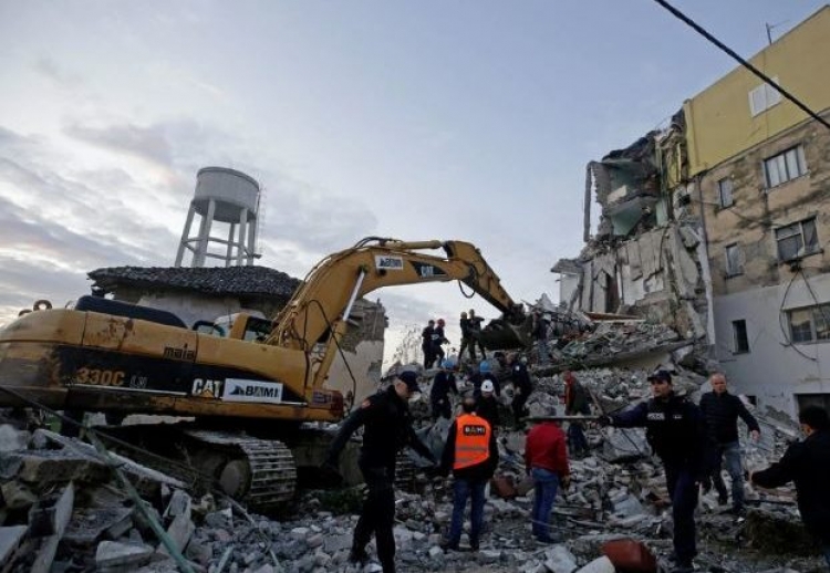 Tërmeti tragjik në Shqipëri bëhet lajm në mediat BOTËRORE, ja ç’shkruajnë! [FOTO]