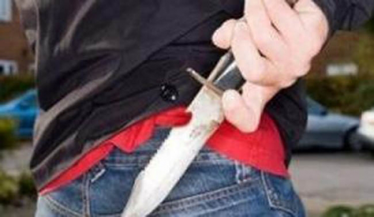 Konflikt adoleshentësh me thika
