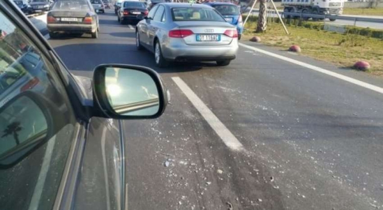 Aksident në autostradën Durrës-Tiranë, humbet jetën pakistanezi