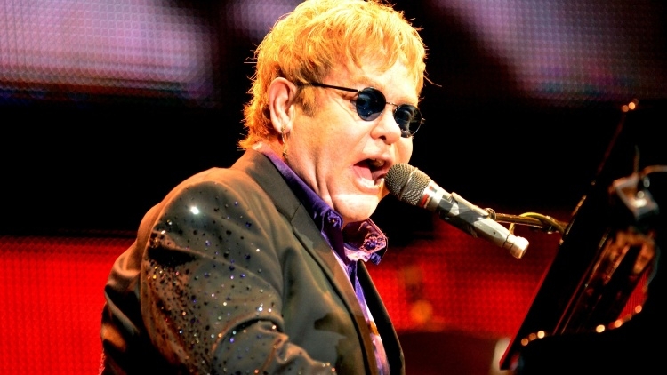 Elton John merr vendimin e madh pas 50 vitesh në skenë