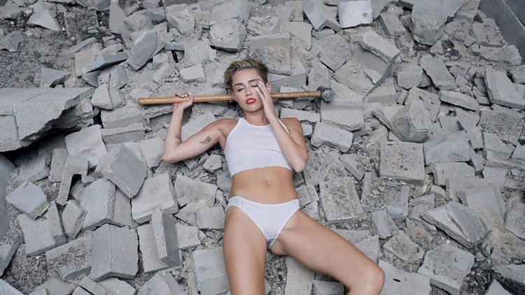 Miley i rikthehet sërish muzikës: 'Ndihem kaq e inspiruar' [FOTO]