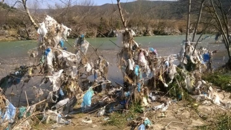 Ja si i presim turistët në Shqipëri/ Alarmante, 180 zona të ndotura në vend
