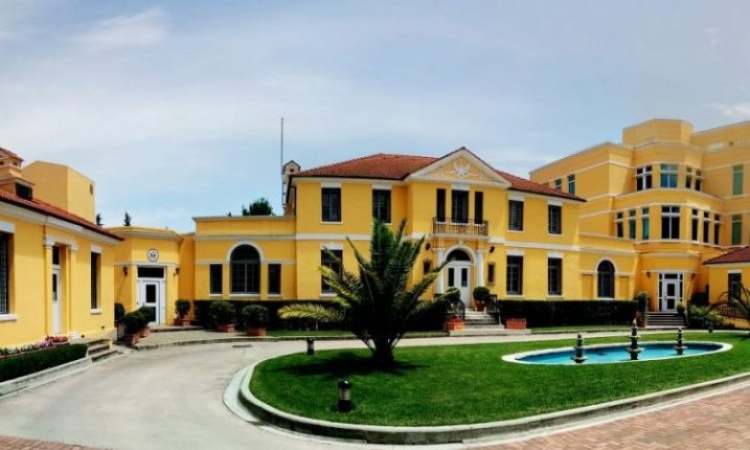 Ambasada e SHBA-së në Tiranë jep njoftimin e rëndësishëm për Konsullatën
