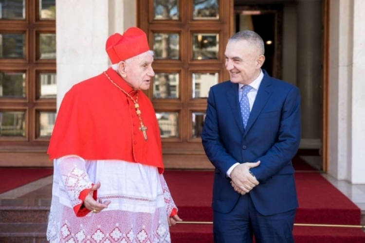 Presidenti Meta me kardinalin Dom Ernest Troshani: “Nuk kam kohë të çlodhem sepse misioni im pret ende shumë prej meje”[FOTO]