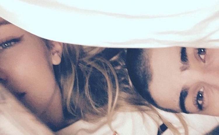 Gigi Hadid shpërndan foto në krevat me Zayn Malik [FOTO]