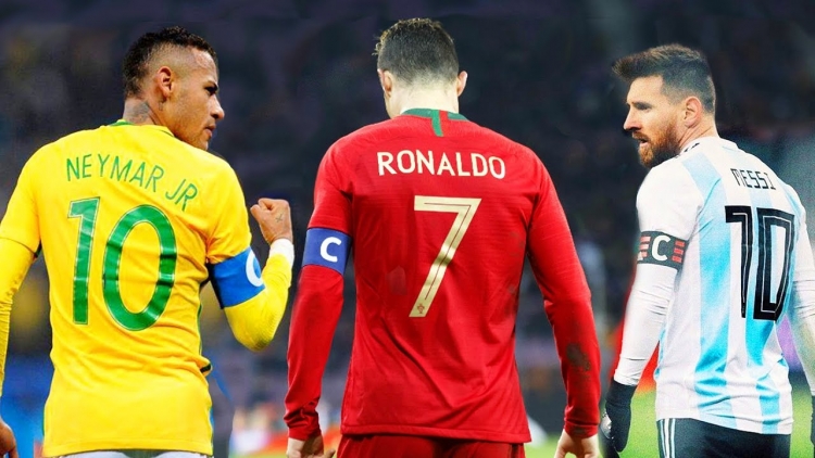 Merr fund “epoka” CR7-Messi, gazetari publikon listën sekrete të 3 kandidatëve për Topin e Artë