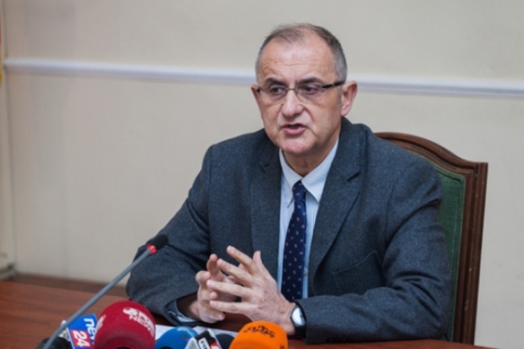 Deputeti i LSI-së Petrit Vasili ngre alarmin për fruthin, kërkon reagimin urgjent të Qeverisë: “Ka patur viktima, ka komplikacione serioze”