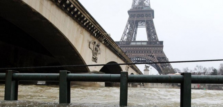 Euro 2016 e gjen Parisin nën ujë