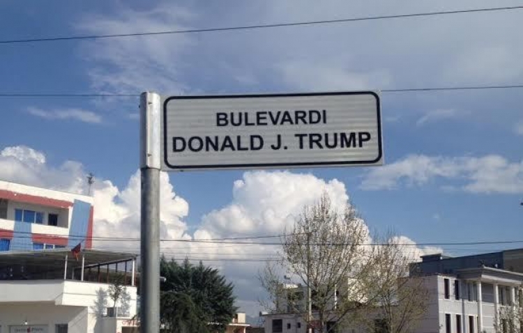 Kamza nuk mjaftohet vetëm me bulevardin “Donald Trump”, shikoni emrat e çuditshëm që kanë rrugët e saj [FOTO]